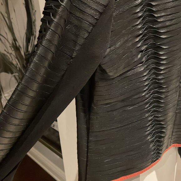 Stylish leather jacket - Picture 3 of 4